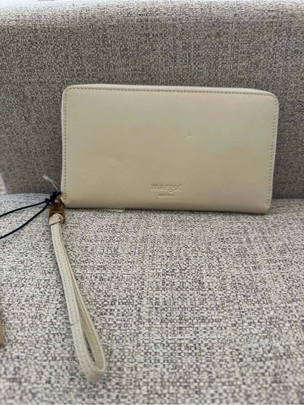 NWT margot Benita zip around large Cream Leather Zip Wallet